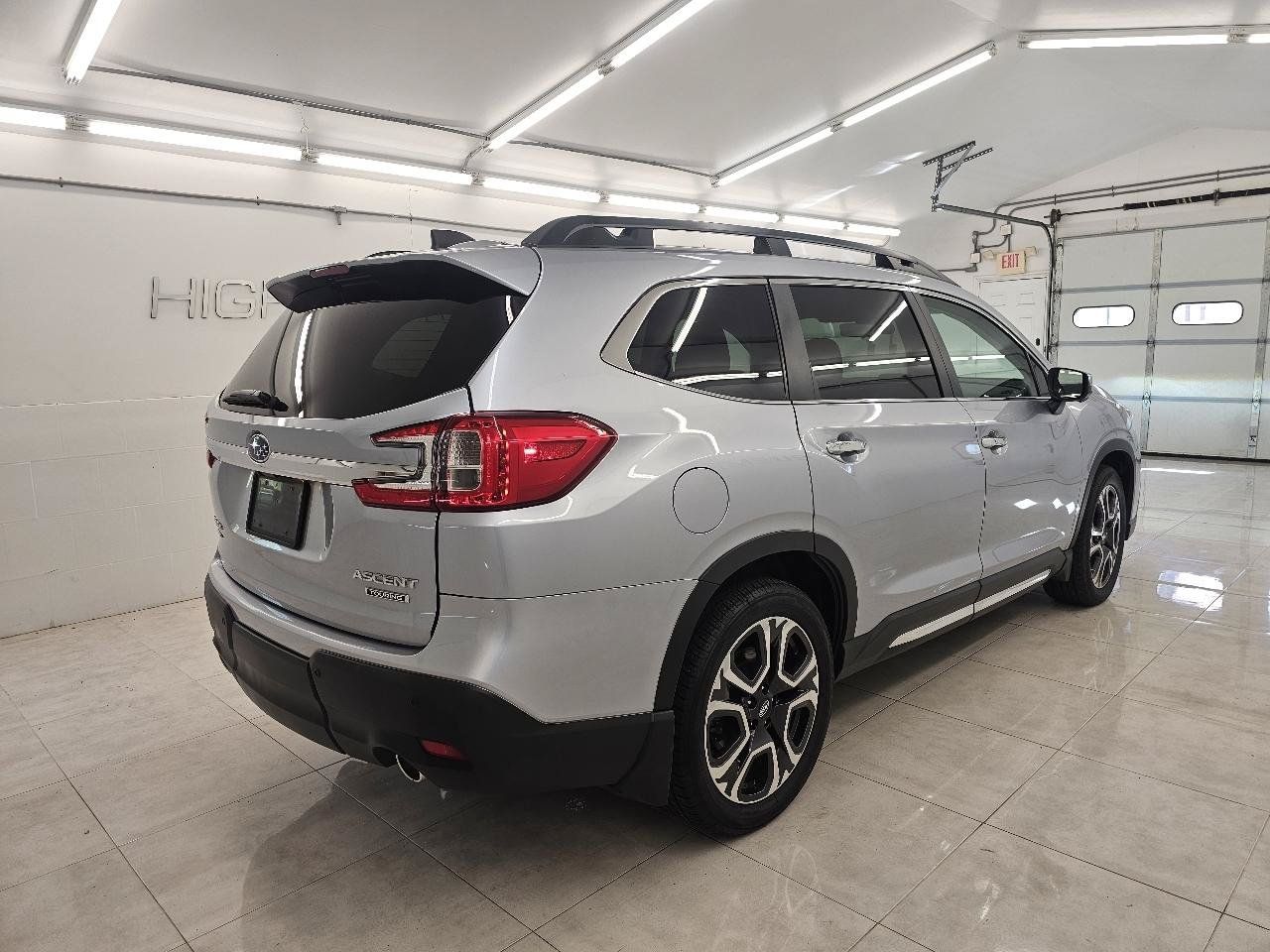 Used 2023 Subaru Ascent Touring AWD/4WD image 4