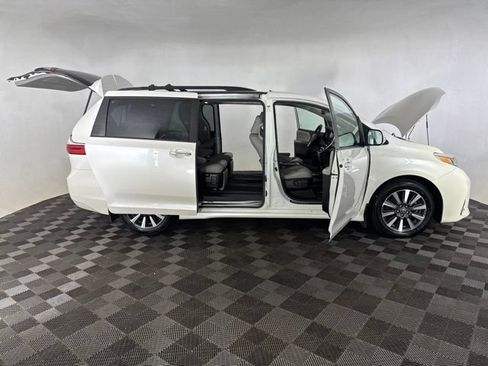 Used 2019 Toyota Sienna Limited Premium FWD image 15