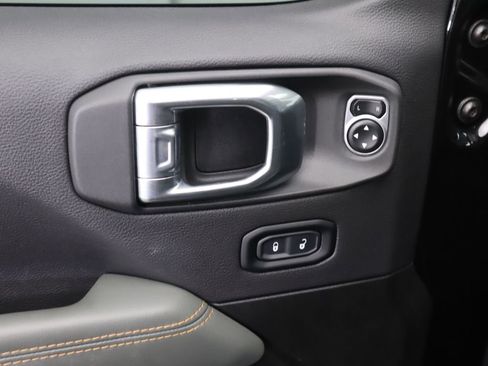 Used 2024 Jeep Gladiator Mojave w/ Convenience Group image 23