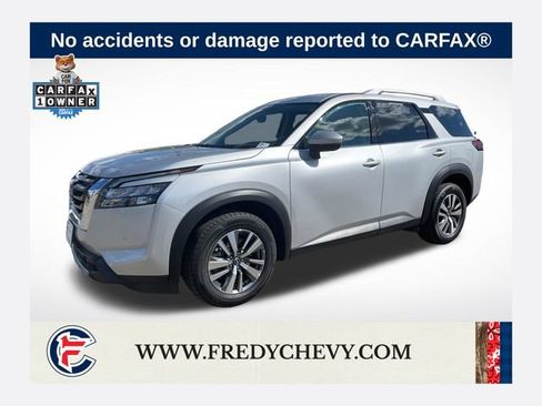 Used 2025 Nissan Pathfinder SL AWD/4WD image 1