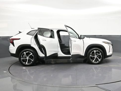 Used 2024 Chevrolet Trax RS image 33