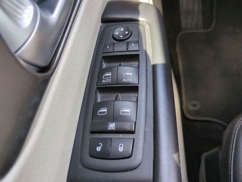Used 2024 Chrysler Pacifica Limited FWD image 23