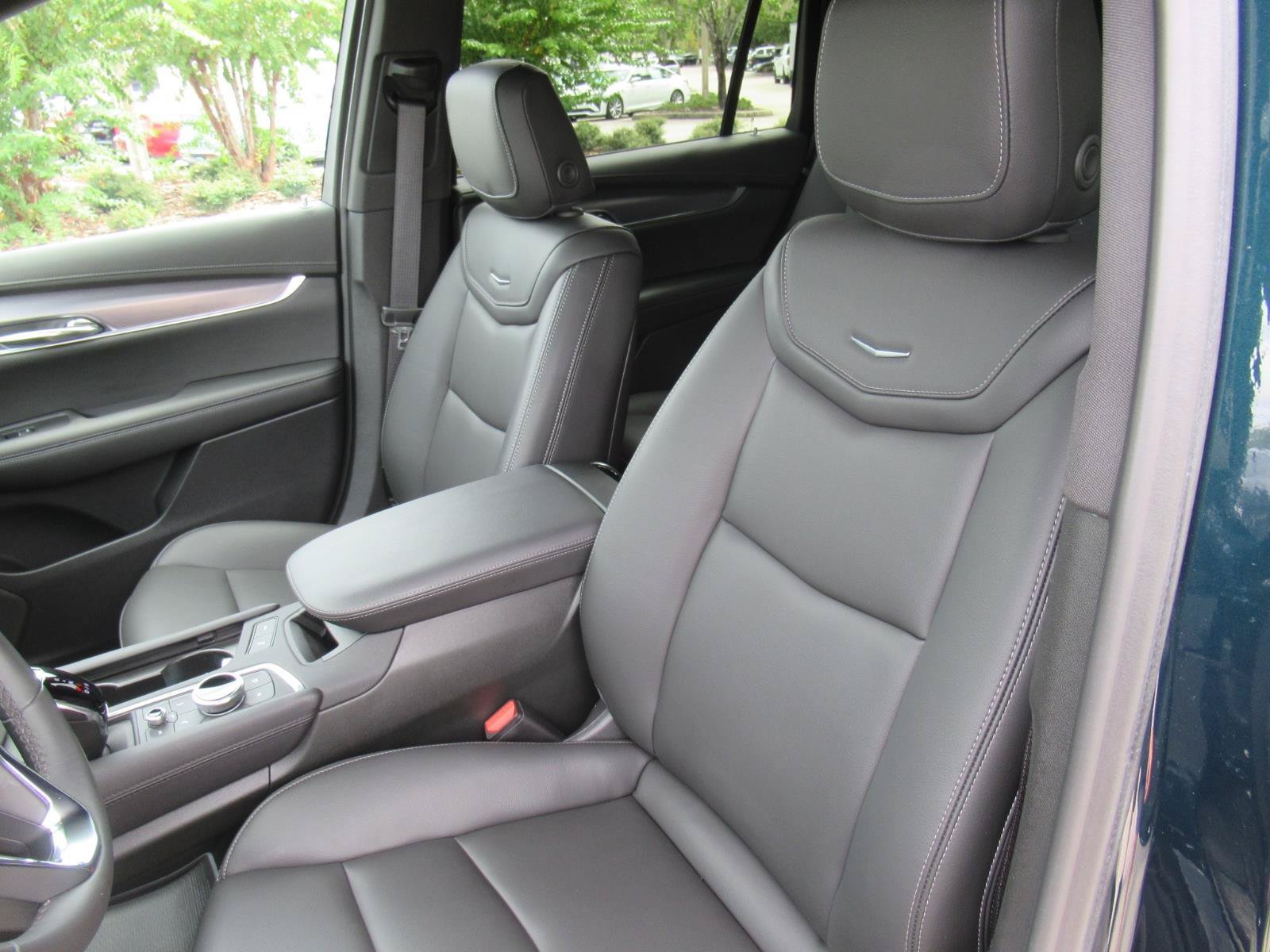 Used 2025 Cadillac XT6 Luxury FWD image 18