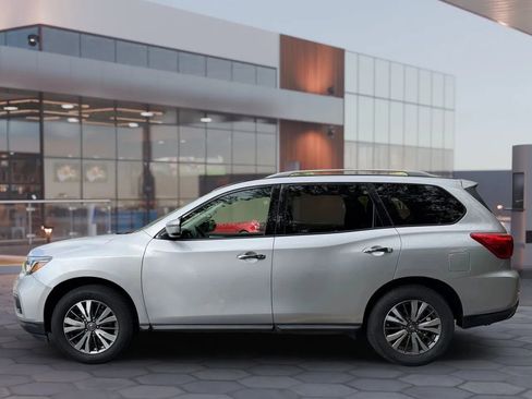 Used 2019 Nissan Pathfinder SV AWD/4WD image 4