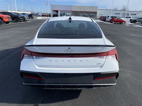 New 2025 Hyundai Elantra SEL image 7