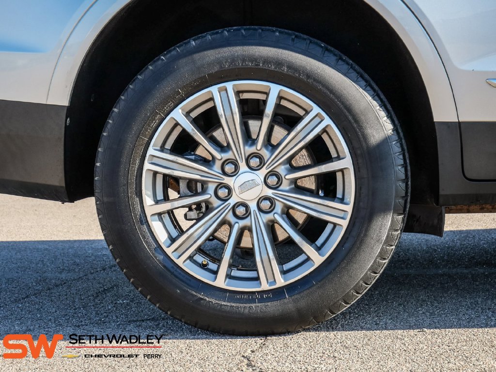 Used 2017 Cadillac XT5 Luxury w/ Driver Awareness Package FWD image 9
