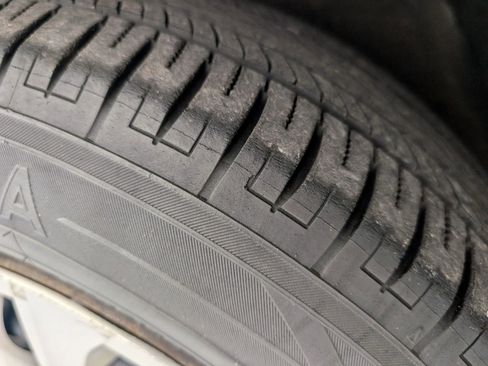 Used 2015 Toyota Camry LE image 6