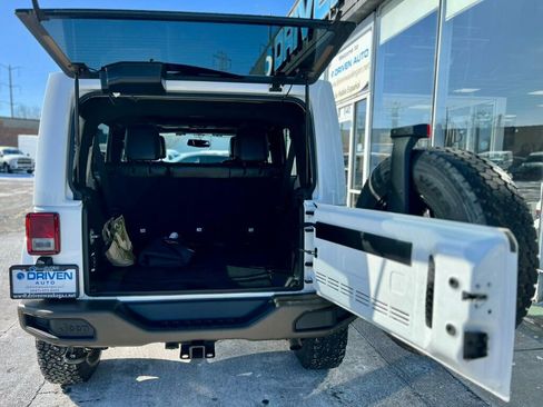 Used 2016 Jeep Wrangler Unlimited Sahara AWD/4WD image 8