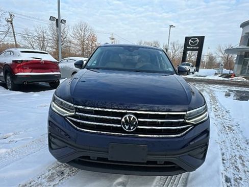 Used 2022 Volkswagen Tiguan SE image 3