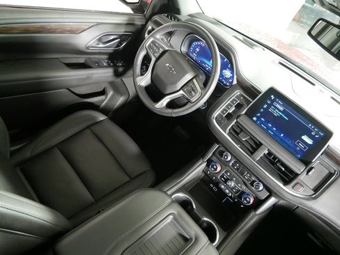 Used 2023 Chevrolet Tahoe Z71 w/ Luxury Package AWD/4WD image 9