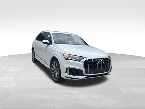 Used 2023 Audi Q7 2.0T Premium w/ Towing Package AWD/4WD image 7