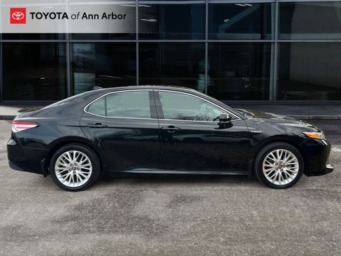 Used 2020 Toyota Camry XLE image 13