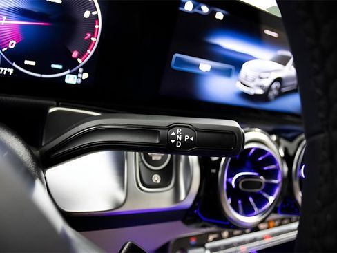 Used 2025 Mercedes-Benz GLB 250 image 17