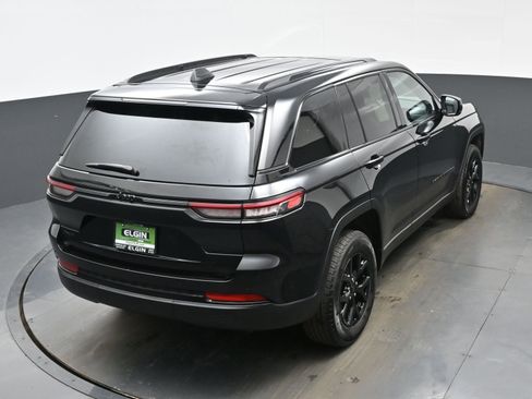 Used 2025 Jeep Grand Cherokee Altitude AWD/4WD image 40