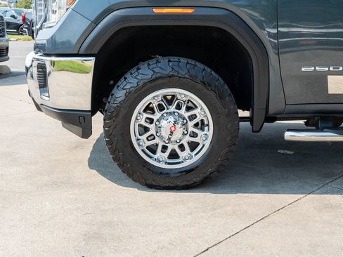 Used 2020 GMC Sierra 2500 SLT w/ X31 Off-Road Package AWD/4WD image 28