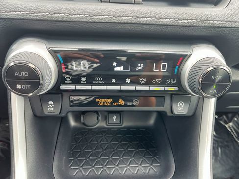 Used 2022 Toyota RAV4 XLE w/ Convenience Package AWD/4WD image 31