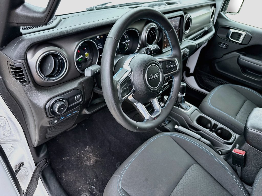 Used 2023 Jeep Wrangler Unlimited Rubicon 4xe w/ Cold Weather Group AWD/4WD image 10