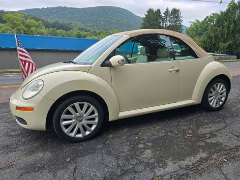Used 2008 Volkswagen Beetle SE image 1