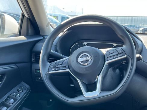 Used 2025 Nissan Sentra SV FWD image 27