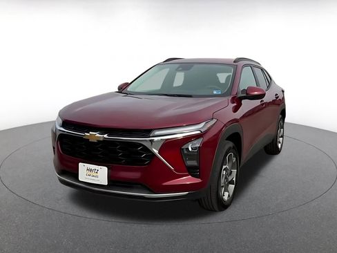 Used 2025 Chevrolet Trax LT image 7