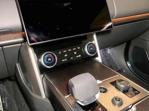 Used 2023 Land Rover Range Rover SE image 33