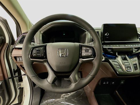 New 2026 Honda Odyssey Touring image 11