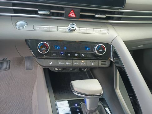 Used 2023 Hyundai Elantra SEL w/ Convenience Package FWD image 12