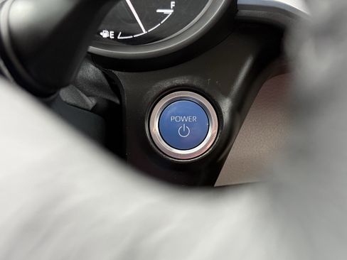 Used 2022 Toyota Sienna XLE image 4