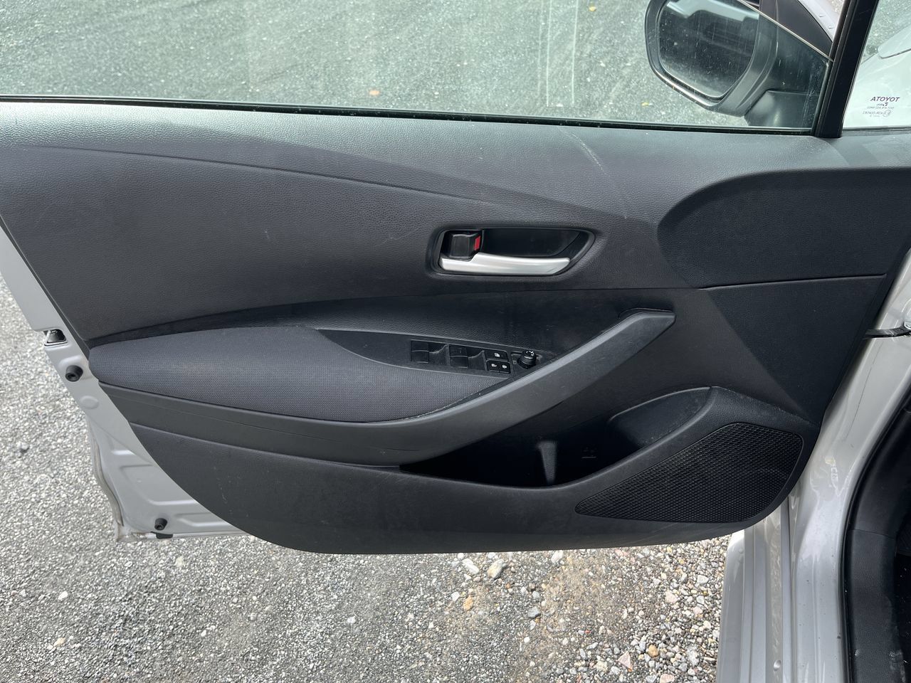 Used 2020 Toyota Corolla LE w/ Carpet Mat Package (TMS) FWD image 2