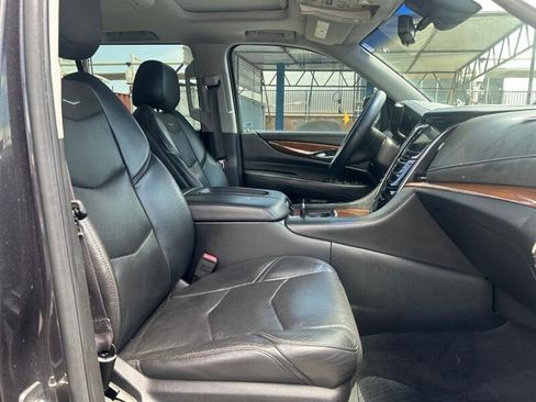 Used 2017 Cadillac Escalade ESV Premium Luxury AWD/4WD image 39
