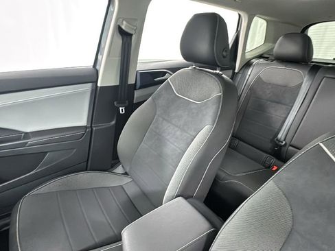 Used 2024 Volkswagen Taos SE w/ Panoramic Sunroof Package image 13