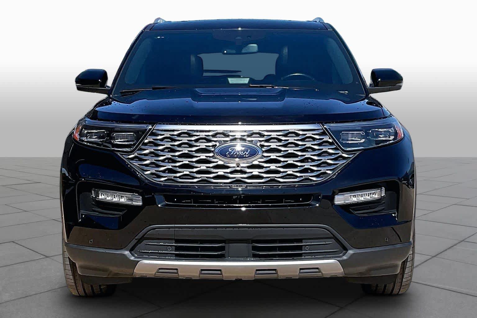 Used 2023 Ford Explorer Platinum w/ Technology Package AWD/4WD image 5