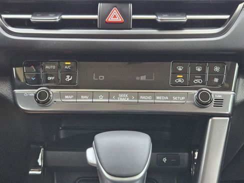 Certified 2025 Kia Seltos EX w/ EX Sunroof Package FWD image 21