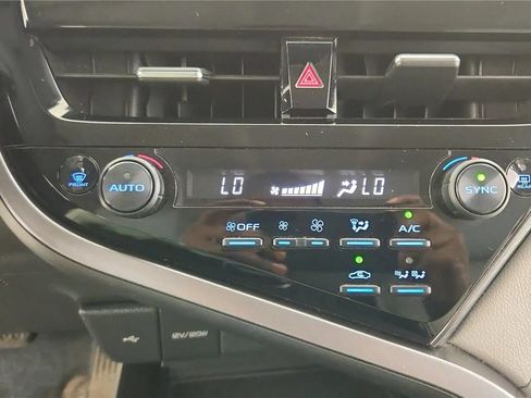 Used 2021 Toyota Camry SE FWD image 18