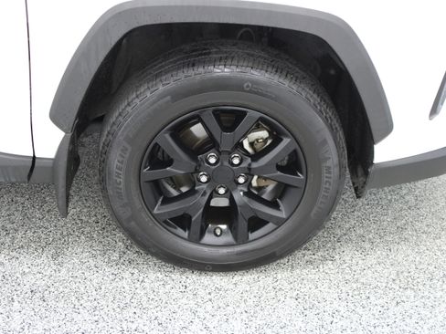 Used 2023 Toyota RAV4 LE FWD image 5