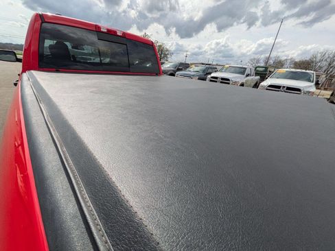 Used 2018 RAM 1500 Classic SLT AWD/4WD image 11