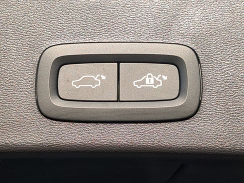 Used 2023 Volvo XC40 B5 Plus w/ Protection Package Premier AWD/4WD image 47