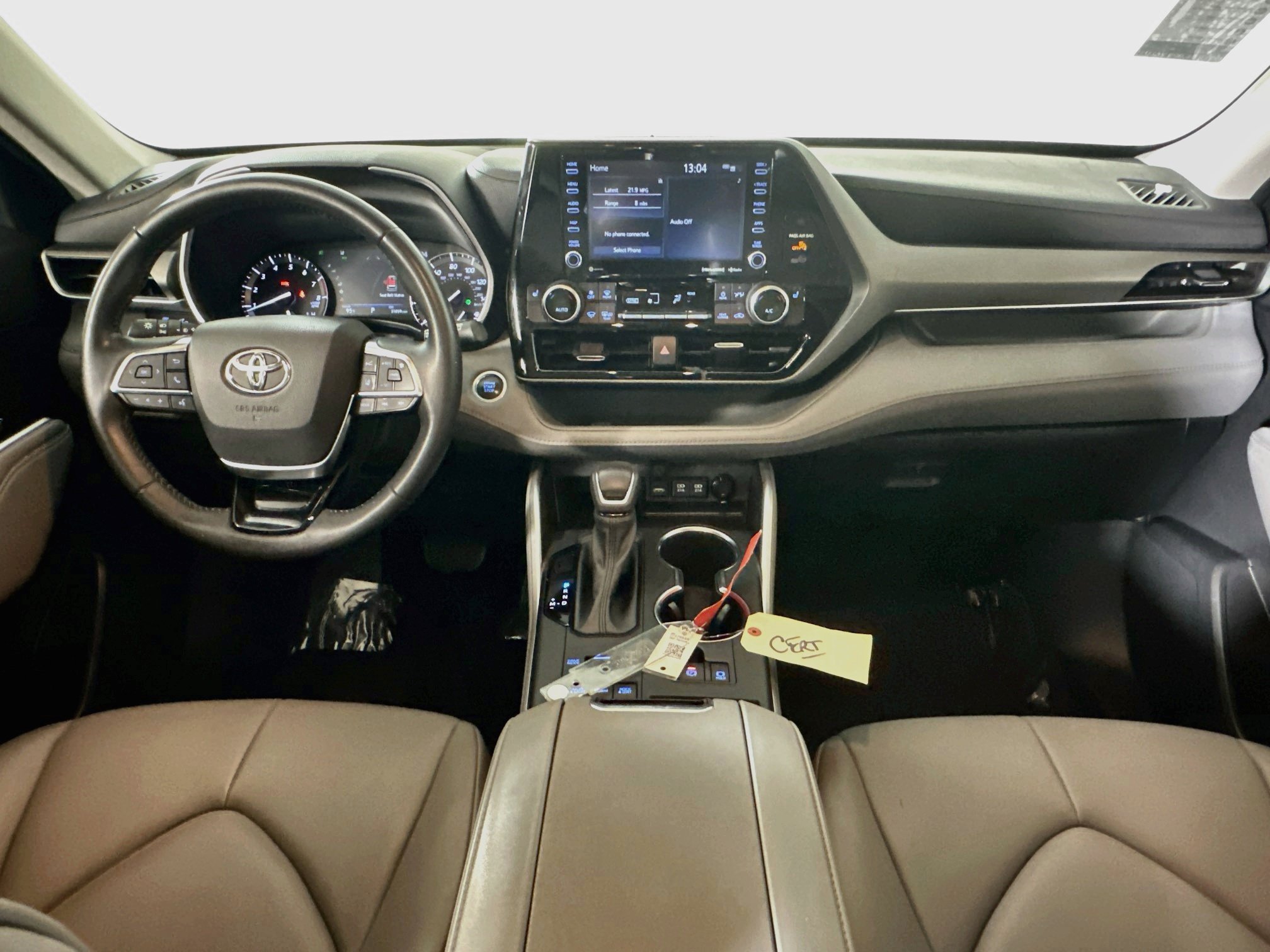 Used 2021 Toyota Highlander XLE AWD/4WD image 27