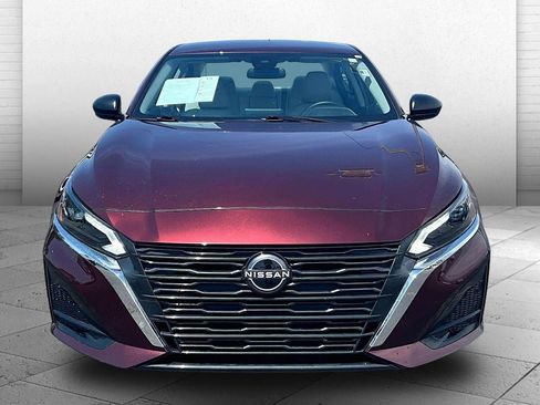 Used 2025 Nissan Altima 2.5 SV FWD image 2