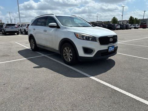 Used 2018 Kia Sorento FWD image 7