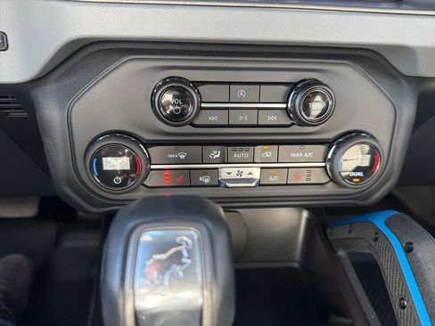 Used 2024 Ford Bronco Black Diamond AWD/4WD image 19