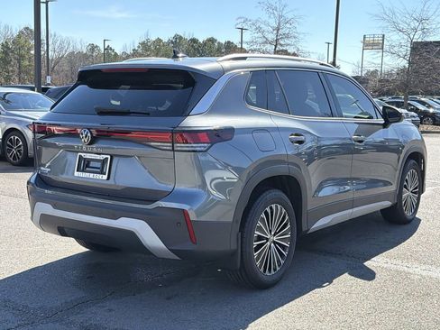 Used 2025 Volkswagen Tiguan S image 5