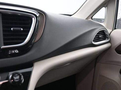 Used 2023 Chrysler Voyager LX FWD image 31