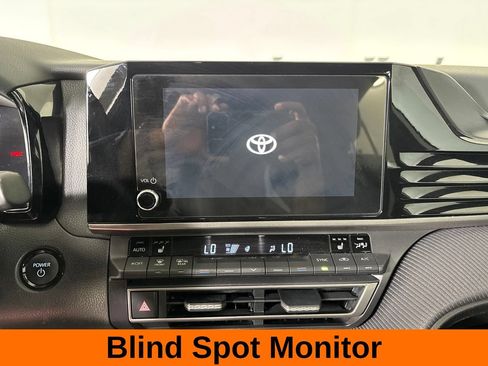 Used 2025 Toyota Camry SE w/ Convenience Package FWD image 15
