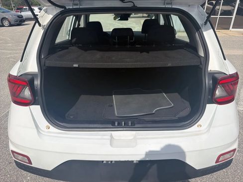 Used 2020 Hyundai Venue SEL FWD image 16