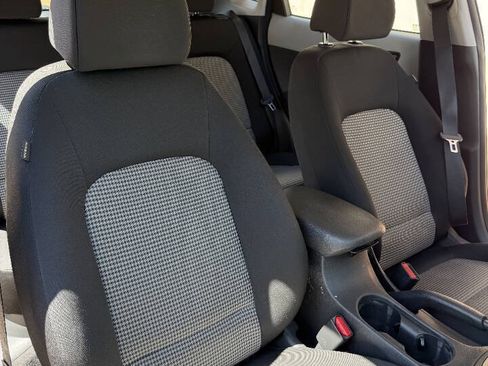 Used 2019 Hyundai Kona SE FWD image 14