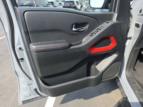 Used 2025 Nissan Frontier PRO-4X AWD/4WD image 15