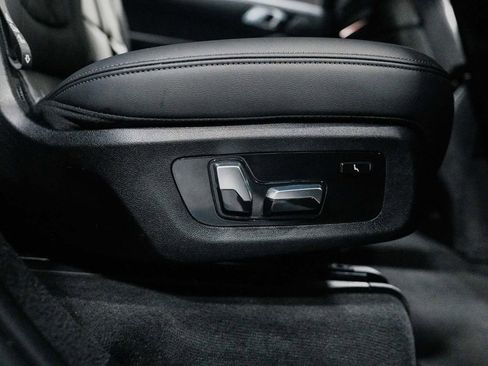 Used 2024 BMW X7 xDrive40i w/ M Sport Package AWD/4WD image 43
