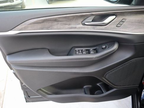 New 2025 Jeep Grand Cherokee L Limited w/ Black Appearance Package AWD/4WD image 18
