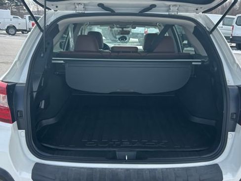 Used 2018 Subaru Outback 3.6R Touring image 37